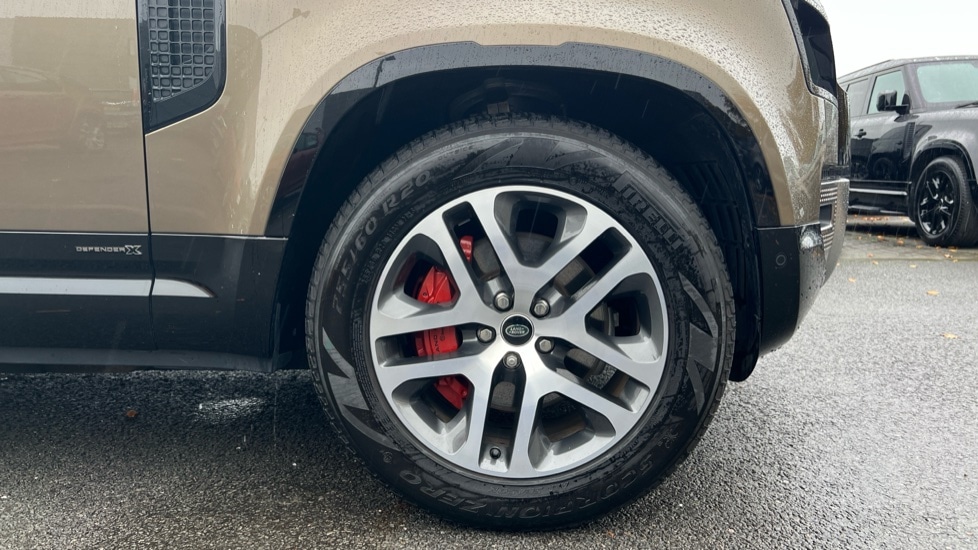 Used Land Rover Defender 2024 for sale - 76297463: Photo 8