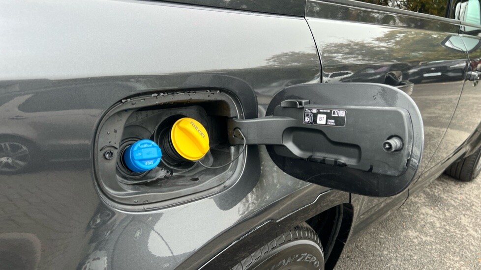 Used Land Rover Defender 2024 for sale - 77021841: Photo 57