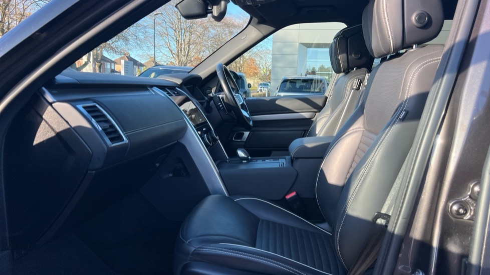 Used Land Rover Discovery 2021 for sale - 76766307: Photo 3