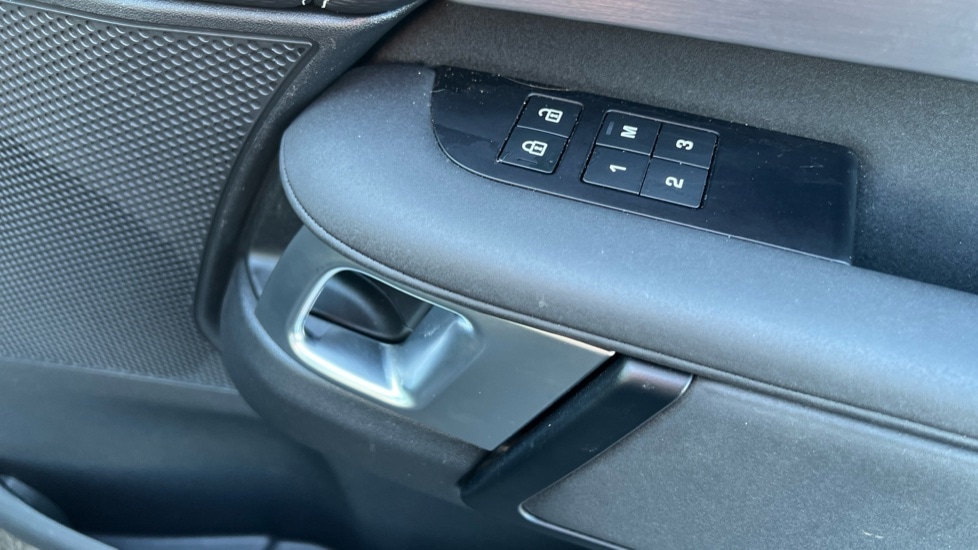 Used Land Rover Discovery 2021 for sale - 76766307: Photo 51