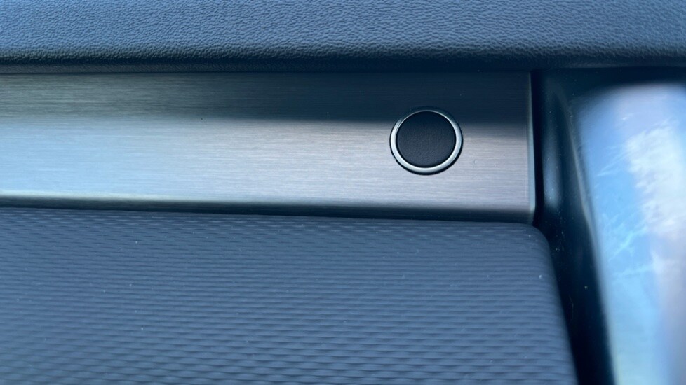 Used Land Rover Discovery 2021 for sale - 76766307: Photo 77