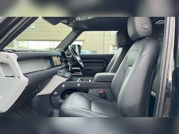 Used Land Rover Defender 2023 for sale - 76731656: Photo