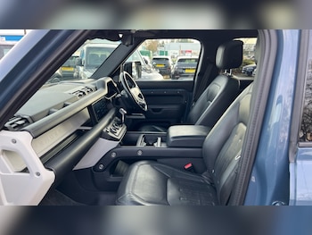 Used Land Rover Defender 2021 for sale - 76927947: Photo