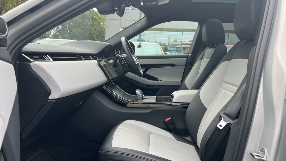 Used Land Rover Range Rover Evoque 2025 for sale - 76145823: Photo 3