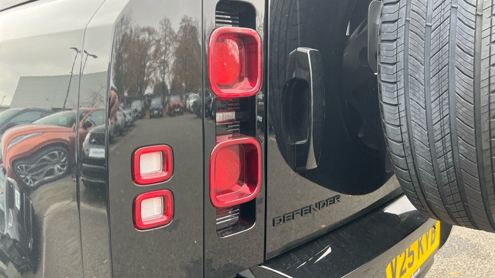 Used Land Rover Defender 2025 for sale - 76602879: Photo 19