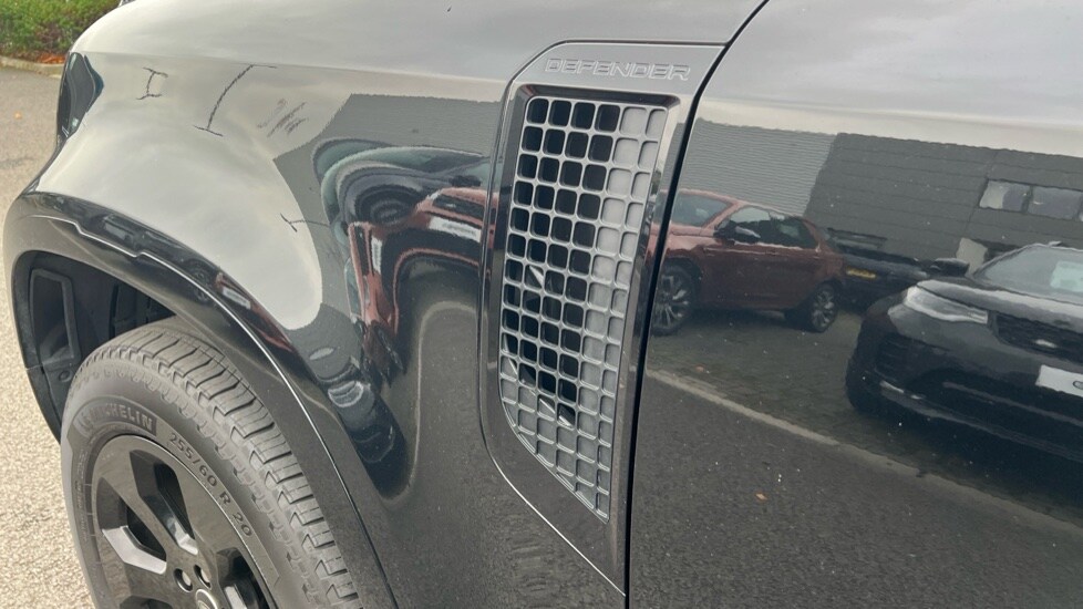 Used Land Rover Defender 2025 for sale - 76602879: Photo 20