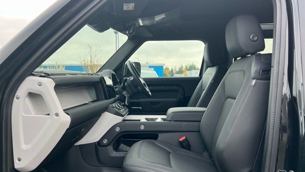 Used Land Rover Defender 2025 for sale - 76602879: Photo 3