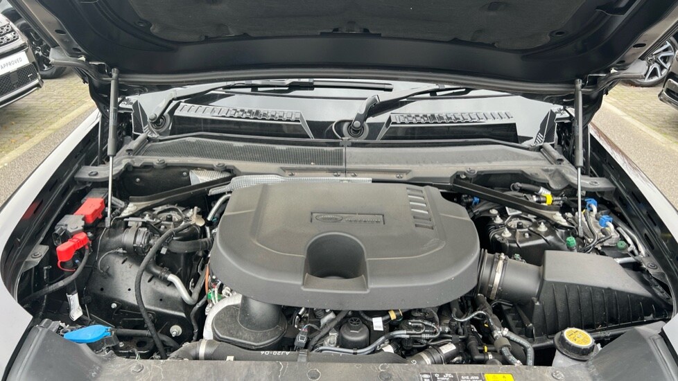 Used Land Rover Defender 2025 for sale - 76602879: Photo 30