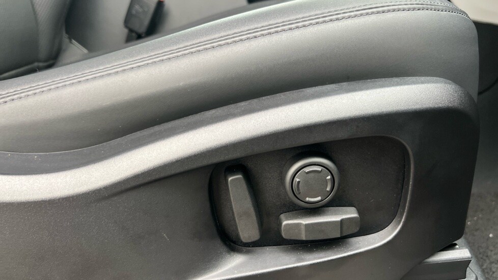 Used Land Rover Defender 2025 for sale - 76602879: Photo 42