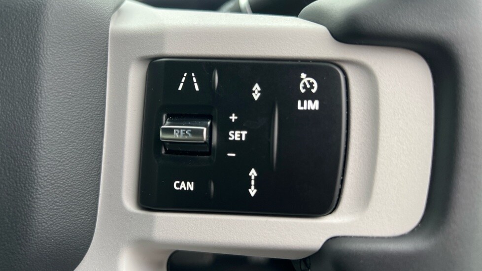 Used Land Rover Defender 2025 for sale - 76602879: Photo 49