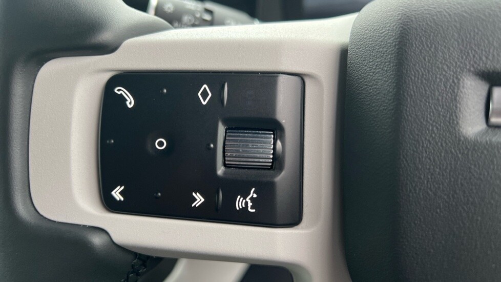 Used Land Rover Defender 2025 for sale - 76602879: Photo 50