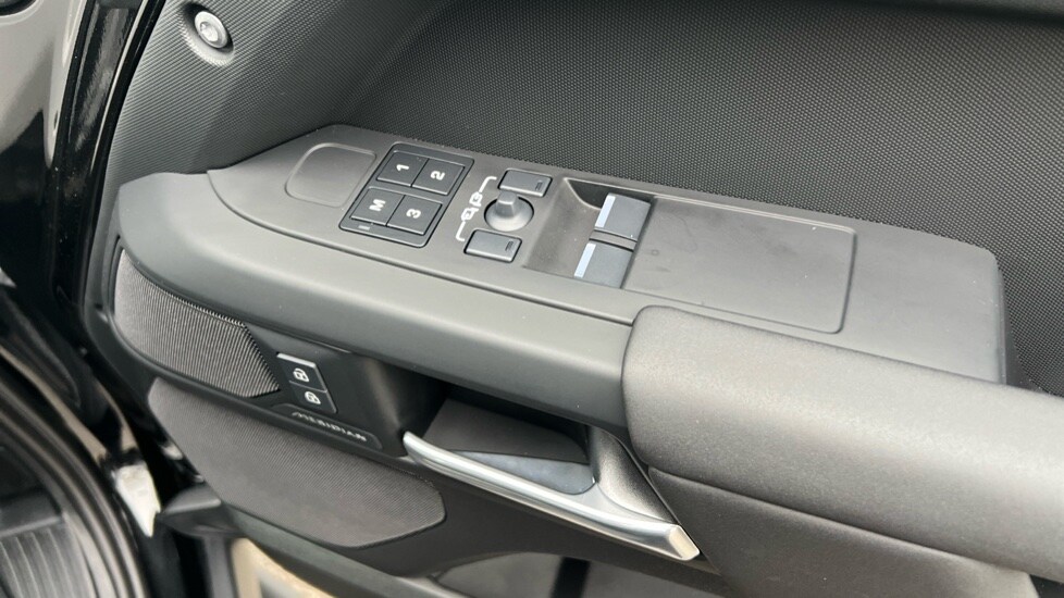 Used Land Rover Defender 2025 for sale - 76602879: Photo 55