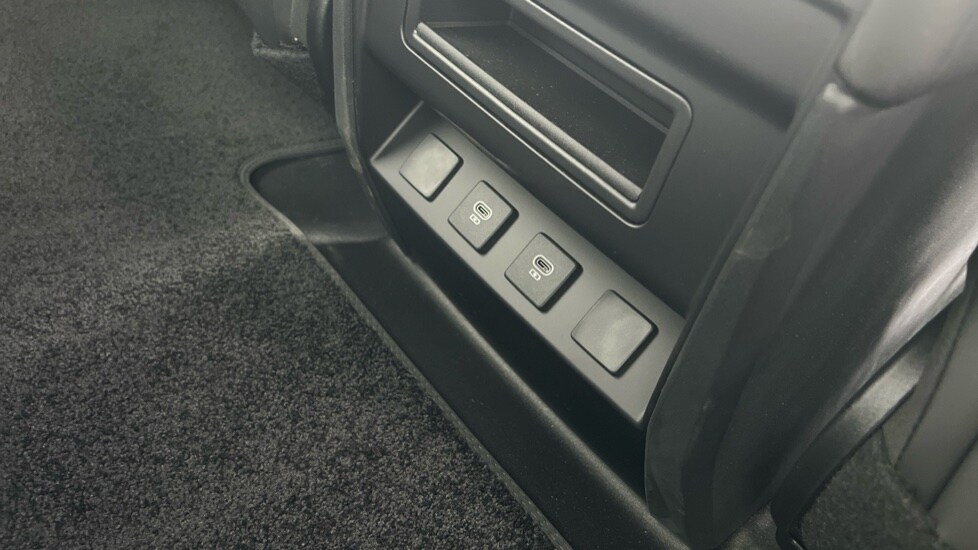 Used Land Rover Defender 2025 for sale - 76602879: Photo 57