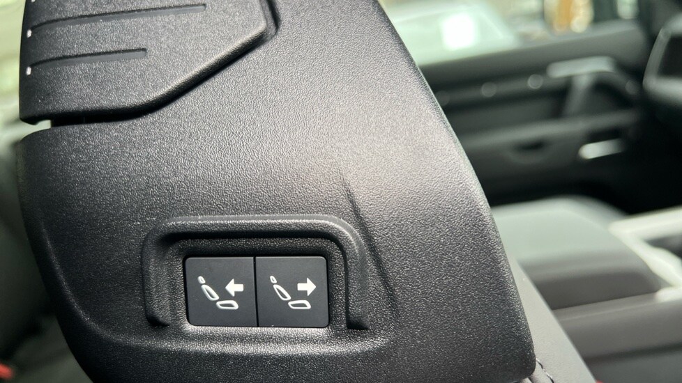 Used Land Rover Defender 2025 for sale - 76602879: Photo 58