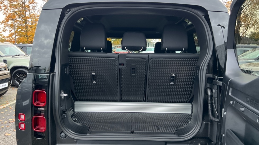 Used Land Rover Defender 2023 for sale - 76664534: Photo 10