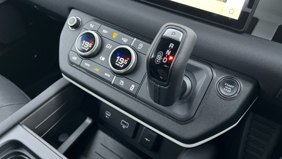 Used Land Rover Defender 2023 for sale - 76664534: Photo 13