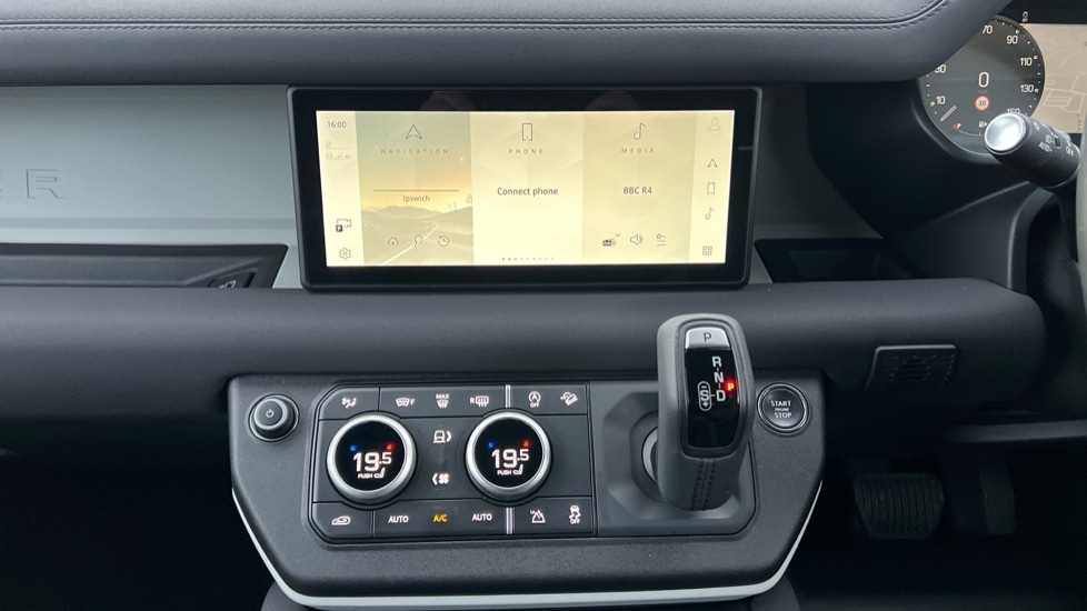 Used Land Rover Defender 2023 for sale - 76664534: Photo 14