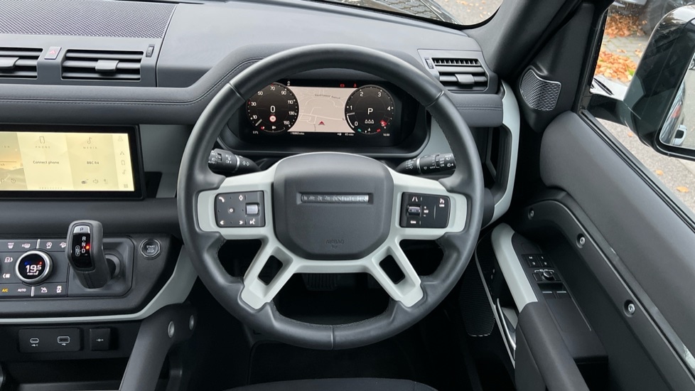 Used Land Rover Defender 2023 for sale - 76664534: Photo 15