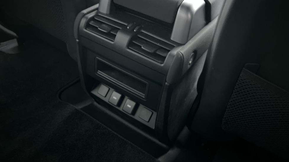 Used Land Rover Defender 2023 for sale - 76664534: Photo 18