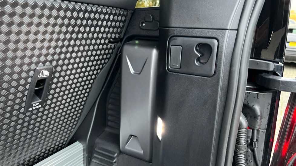 Used Land Rover Defender 2023 for sale - 76664534: Photo 24