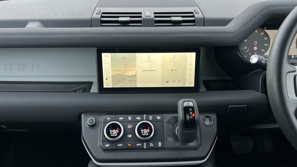 Used Land Rover Defender 2023 for sale - 76664534: Photo 29