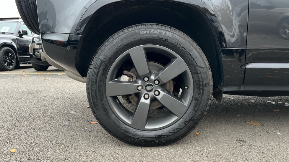 Used Land Rover Defender 2023 for sale - 76664534: Photo 32