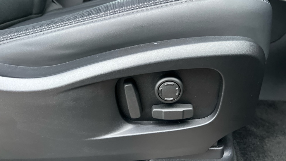 Used Land Rover Defender 2023 for sale - 76664534: Photo 42