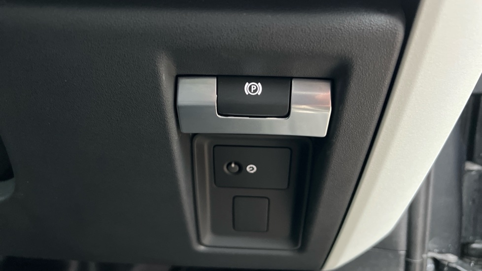 Used Land Rover Defender 2023 for sale - 76664534: Photo 49