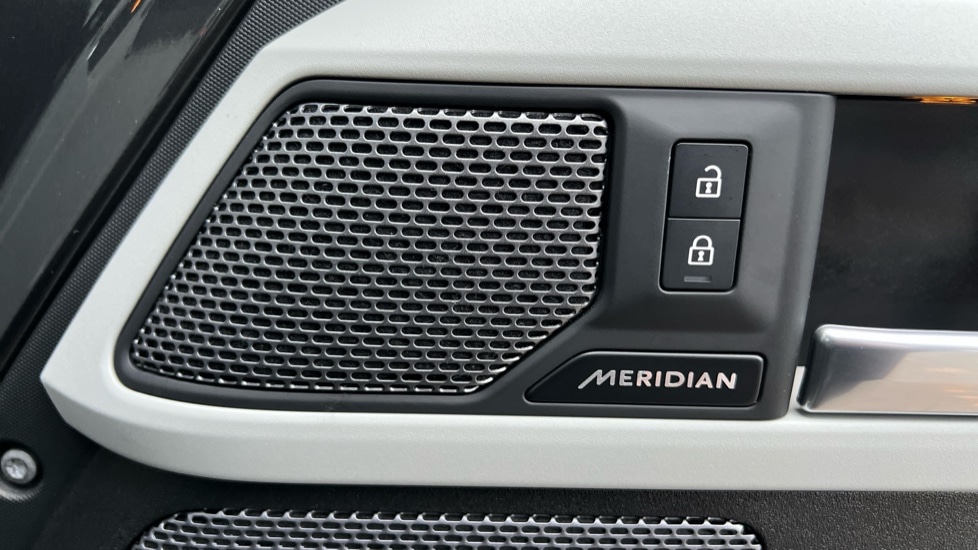 Used Land Rover Defender 2023 for sale - 76664534: Photo 50