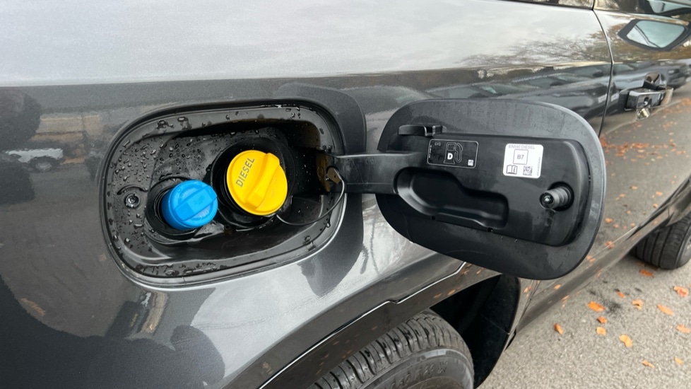 Used Land Rover Defender 2023 for sale - 76664534: Photo 52