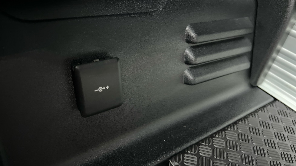 Used Land Rover Defender 2023 for sale - 76664534: Photo 55