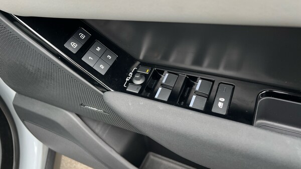 Used Land Rover Range Rover Velar 2023 for sale - 76116880: Photo 48