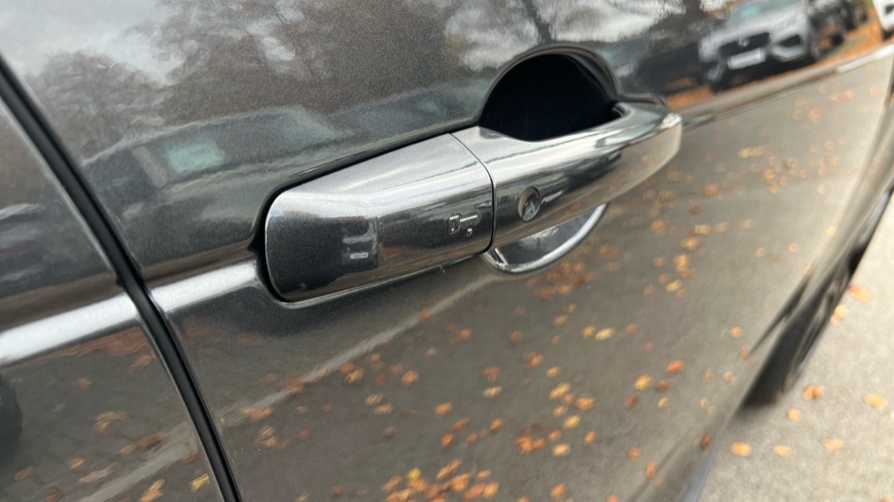 Used Land Rover Discovery 2022 for sale - 76552403: Photo 38