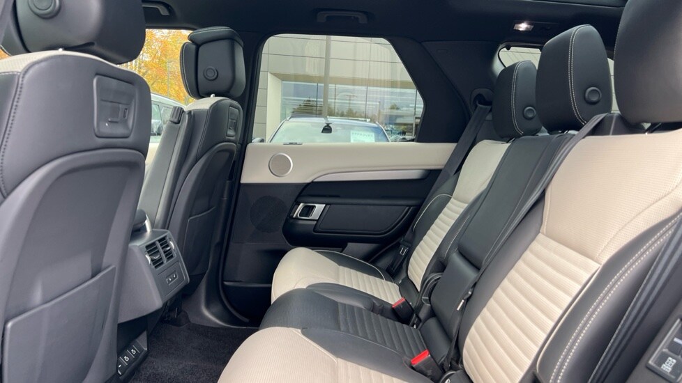 Used Land Rover Discovery 2022 for sale - 76552403: Photo 4