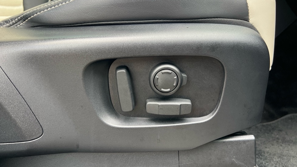 Used Land Rover Discovery 2022 for sale - 76552403: Photo 40