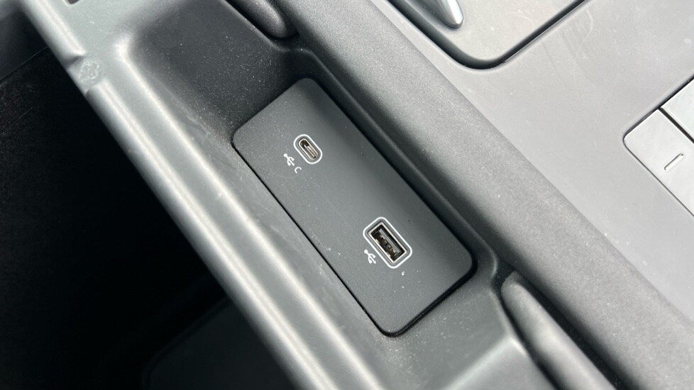 Used Land Rover Discovery 2022 for sale - 76552403: Photo 42