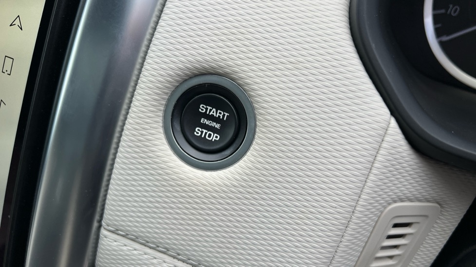 Used Land Rover Discovery 2022 for sale - 76552403: Photo 48