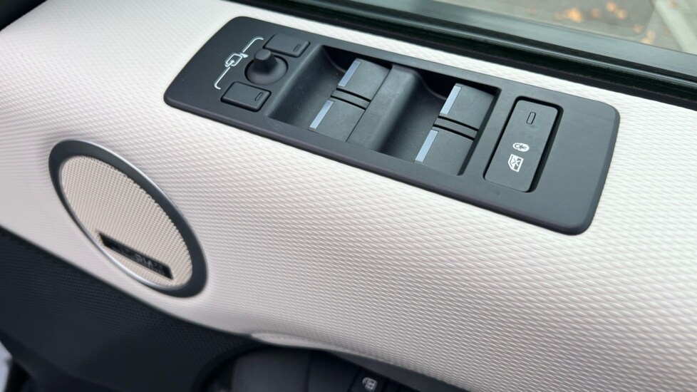 Used Land Rover Discovery 2022 for sale - 76552403: Photo 52