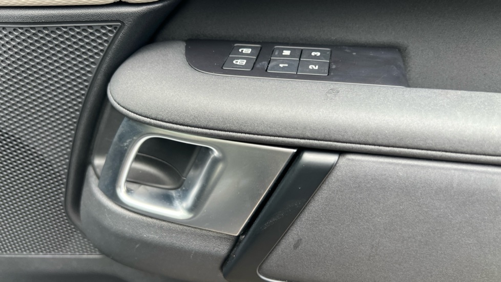 Used Land Rover Discovery 2022 for sale - 76552403: Photo 53