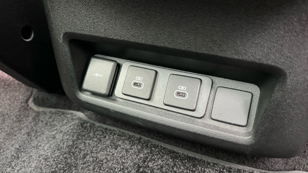 Used Land Rover Discovery 2022 for sale - 76552403: Photo 76