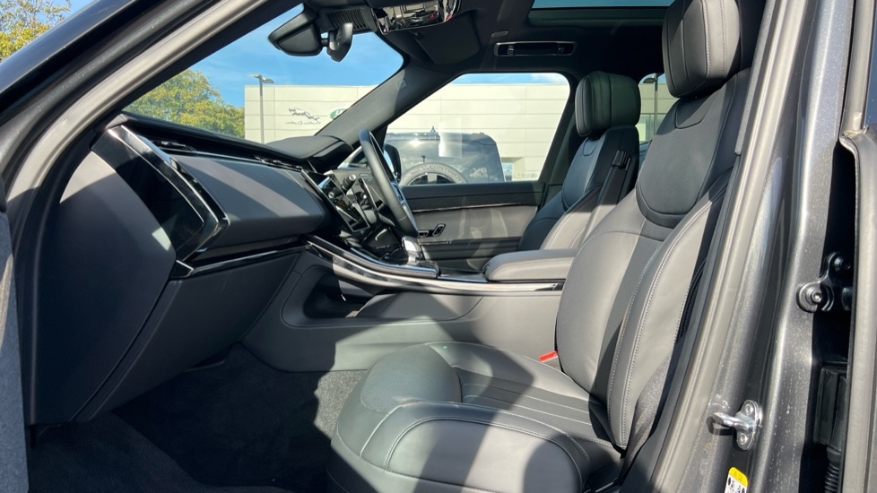 Used Land Rover Range Rover Sport 2025 for sale - 76609744: Photo 3