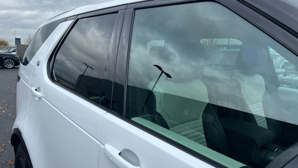 Used Land Rover Discovery 2022 for sale - 76597923: Photo 38