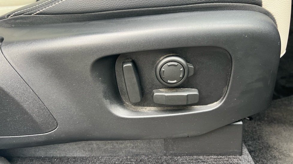 Used Land Rover Discovery 2022 for sale - 76597923: Photo 39