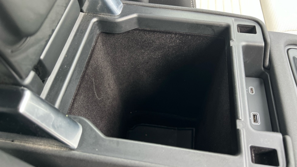 Used Land Rover Discovery 2022 for sale - 76597923: Photo 40