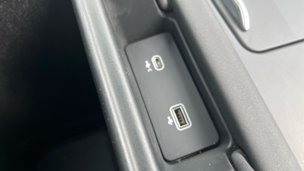 Used Land Rover Discovery 2022 for sale - 76597923: Photo 41