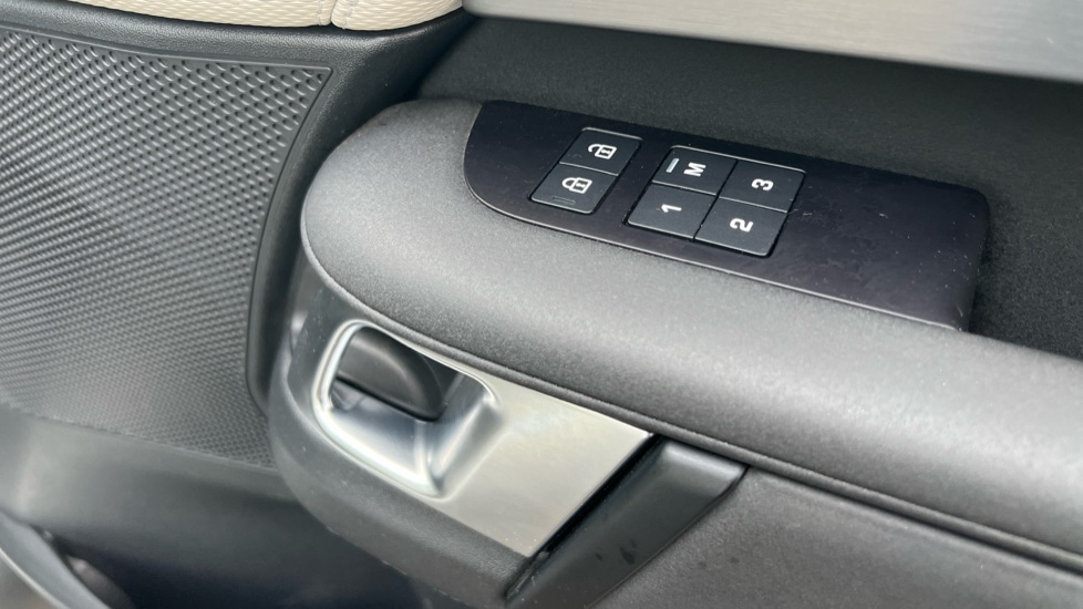 Used Land Rover Discovery 2022 for sale - 76597923: Photo 50