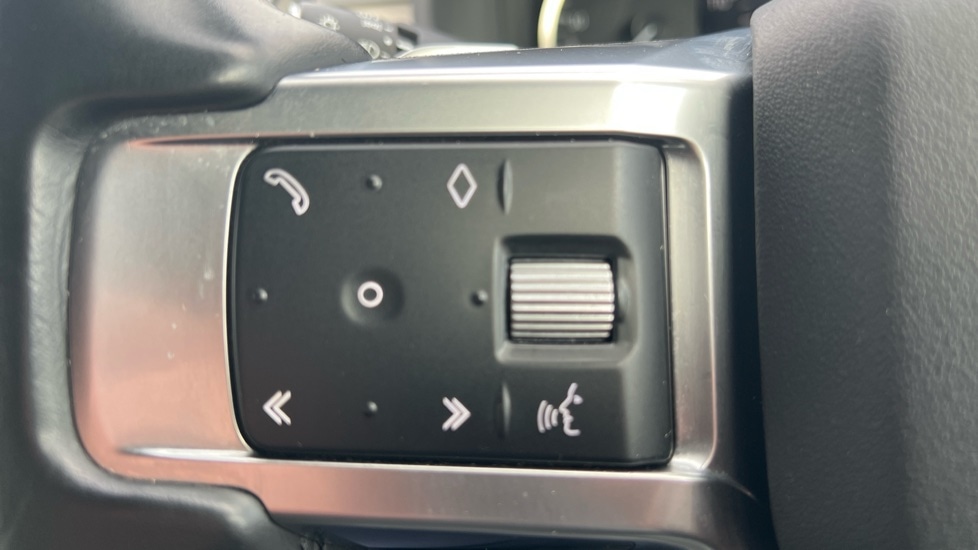 Used Land Rover Discovery 2022 for sale - 76597923: Photo 62