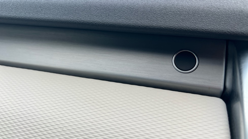 Used Land Rover Discovery 2022 for sale - 76597923: Photo 74