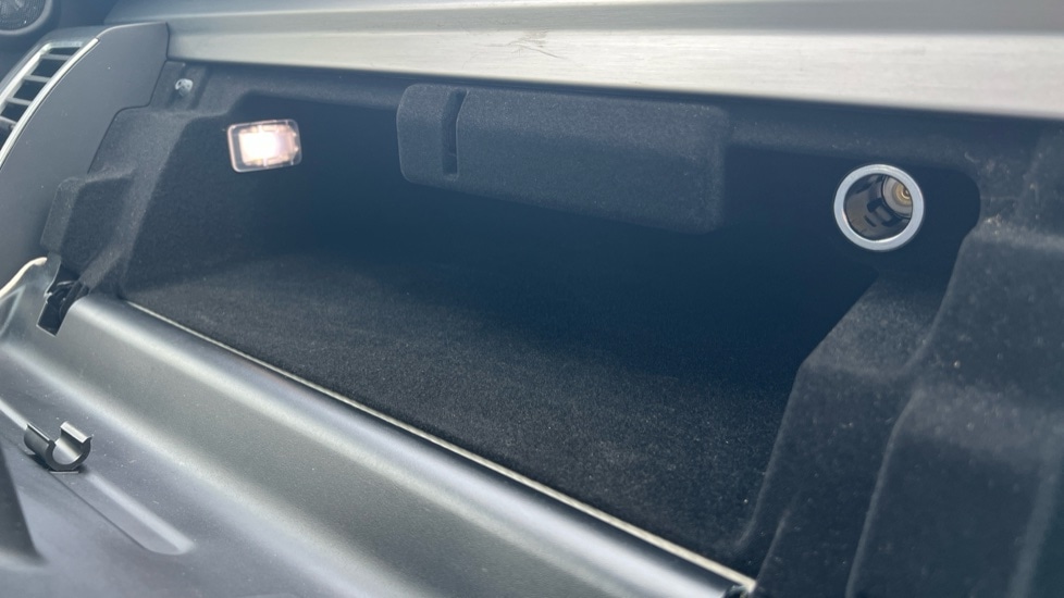 Used Land Rover Discovery 2022 for sale - 76597923: Photo 75