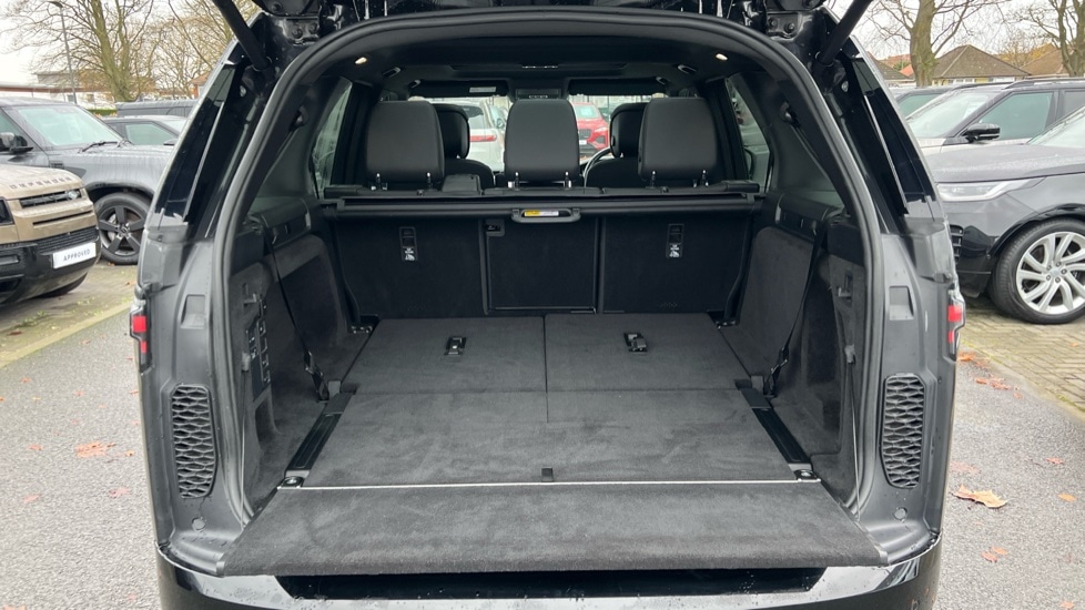 Used Land Rover Discovery 2023 for sale - 76766300: Photo 10